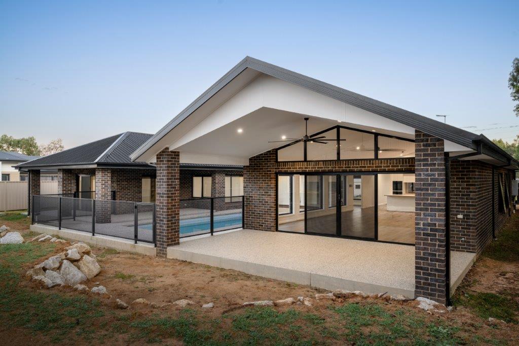 Textured Black pool fencing, Thurgoona NSW